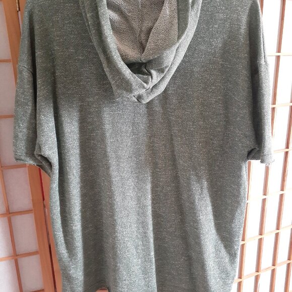 LULAROE FRANKIE HOODIE SHORT SLEEVE TOP RAW EDGES GREEN-WOMENS SIZE M 10-12 - Picture 5 of 6